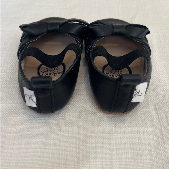 Size 4 Little Love Bug Bow Shoe - Picture 3 of 7
